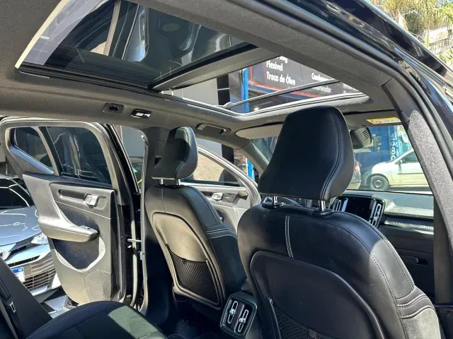 Volvo XC40 Recharge - Imagem 13