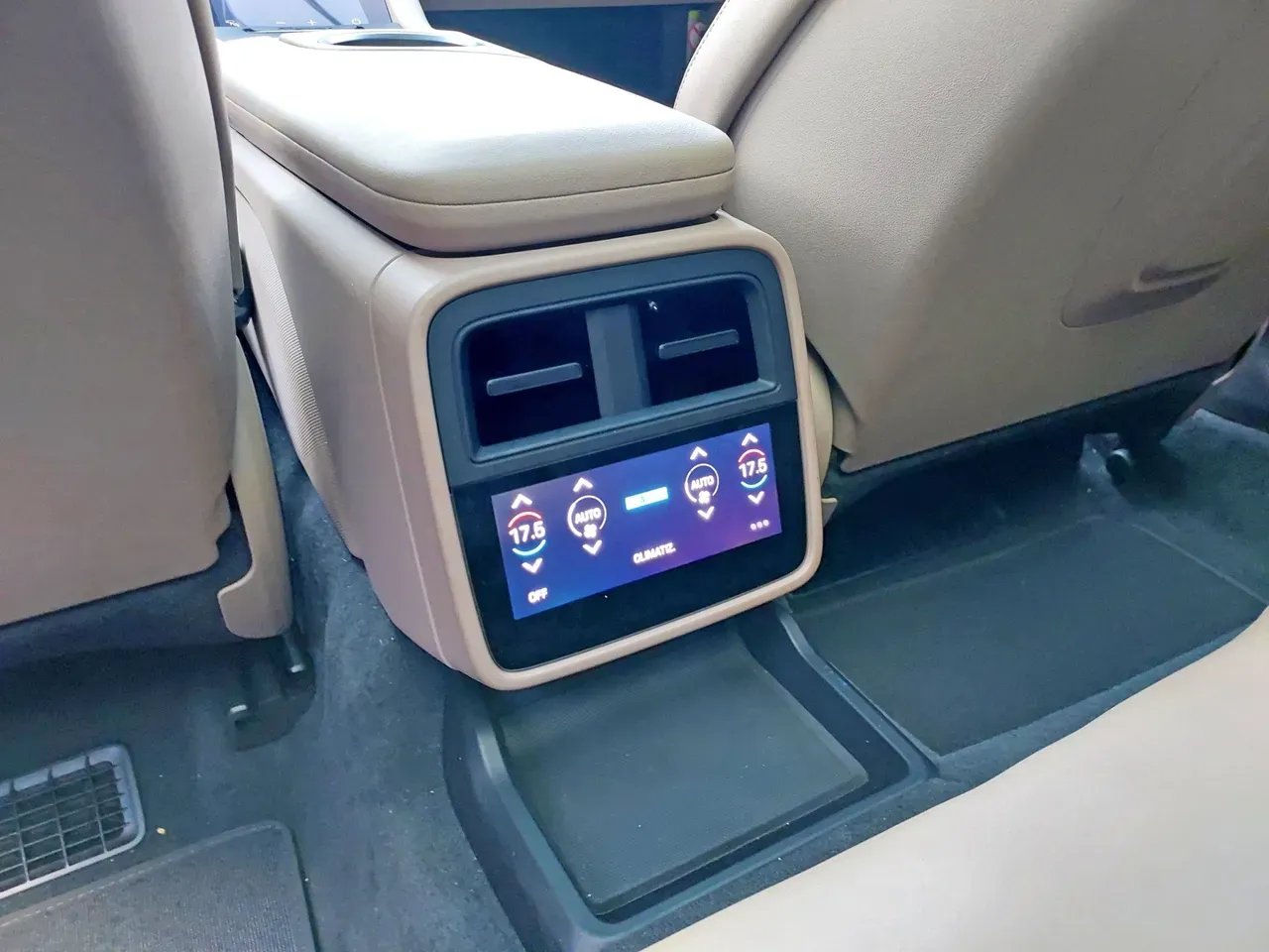 Porsche Taycan - Imagem 12