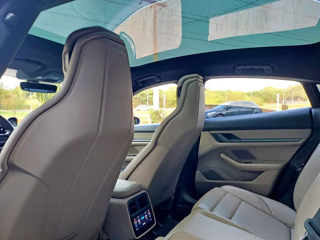 Porsche Taycan - Imagem 17