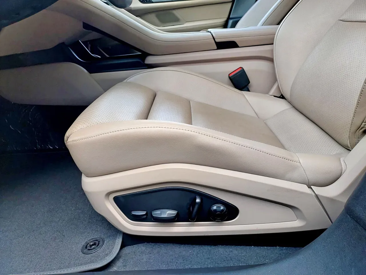 Porsche Taycan - Imagem 19