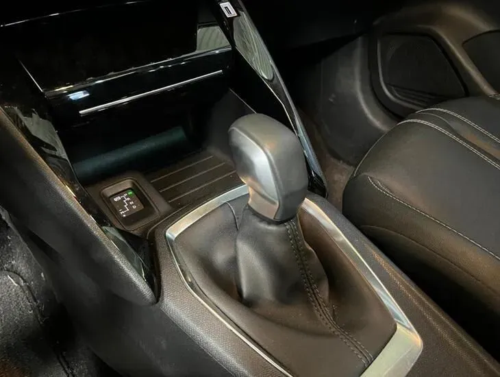 Peugeot E-208 - Imagem 19