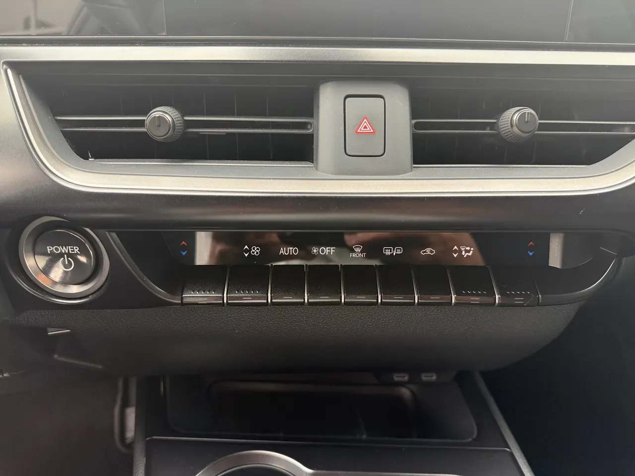 Lexus Ux 300e - Imagem 15