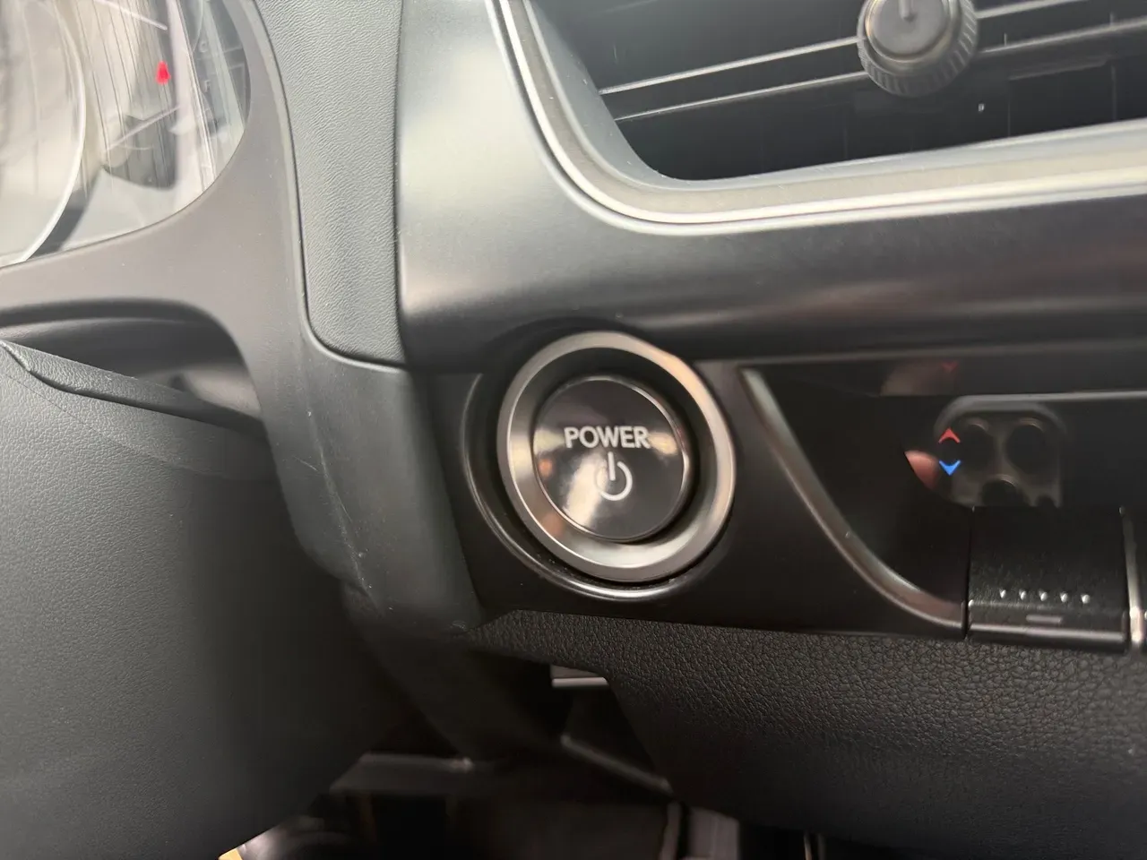 Lexus Ux 300e - Imagem 18