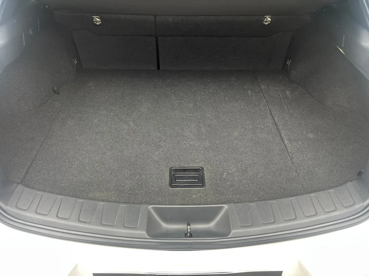 Lexus Ux 300e - Imagem 12