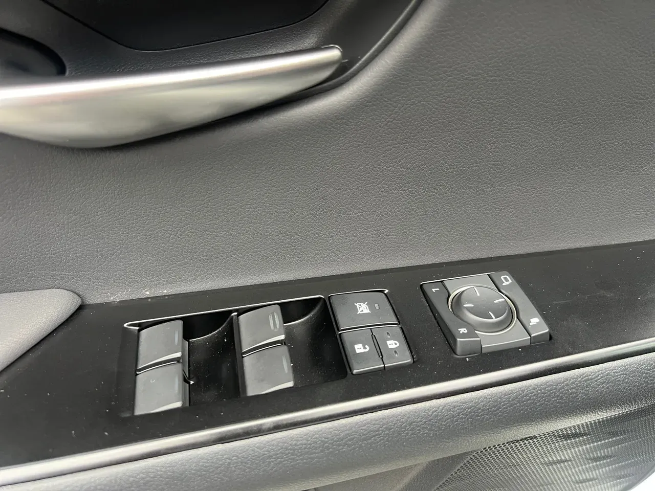 Lexus Ux 300e - Imagem 13