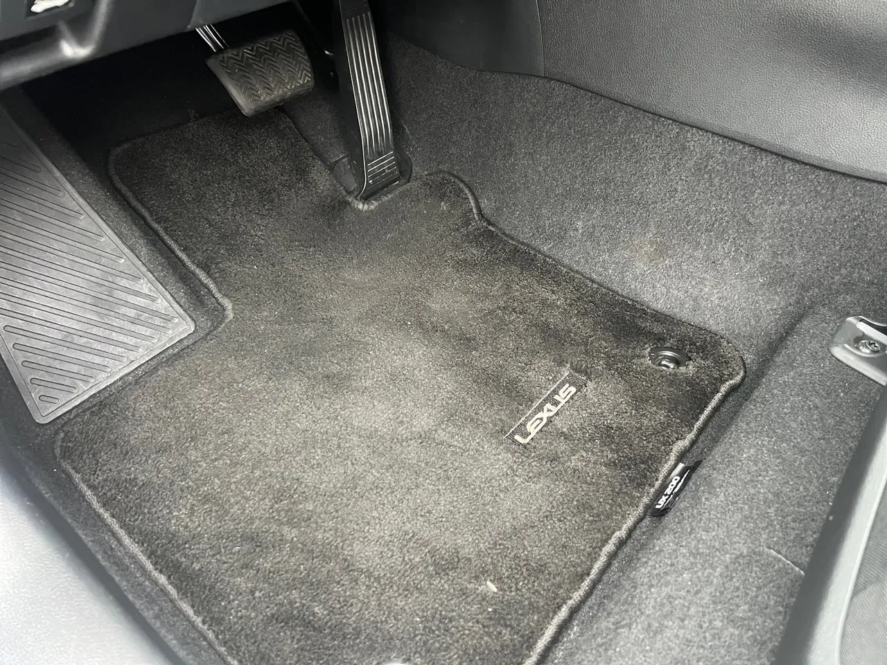 Lexus Ux 300e - Imagem 19