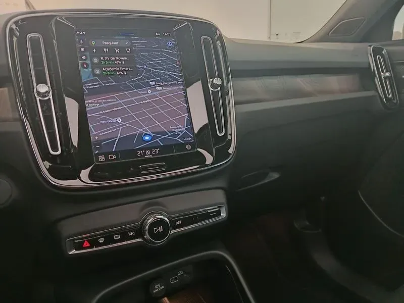 Volvo XC40 Recharge - Imagem 13