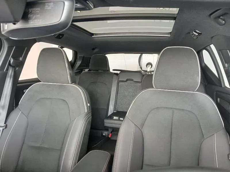 Volvo XC40 Recharge - Imagem 15