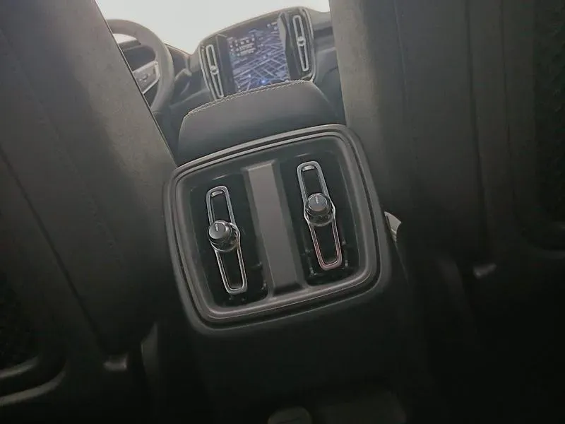 Volvo XC40 Recharge - Imagem 17