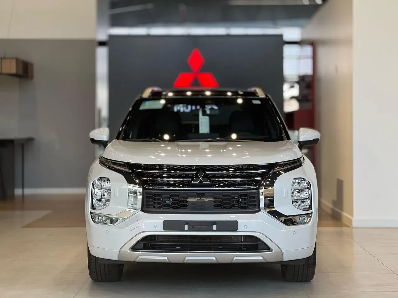 Mitsubishi Outlander Plug-in Hybrid - Imagem 2