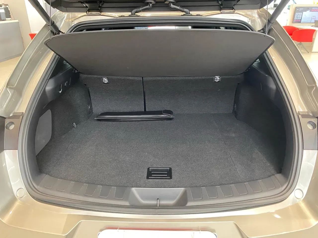 Lexus Ux 300e - Imagem 12