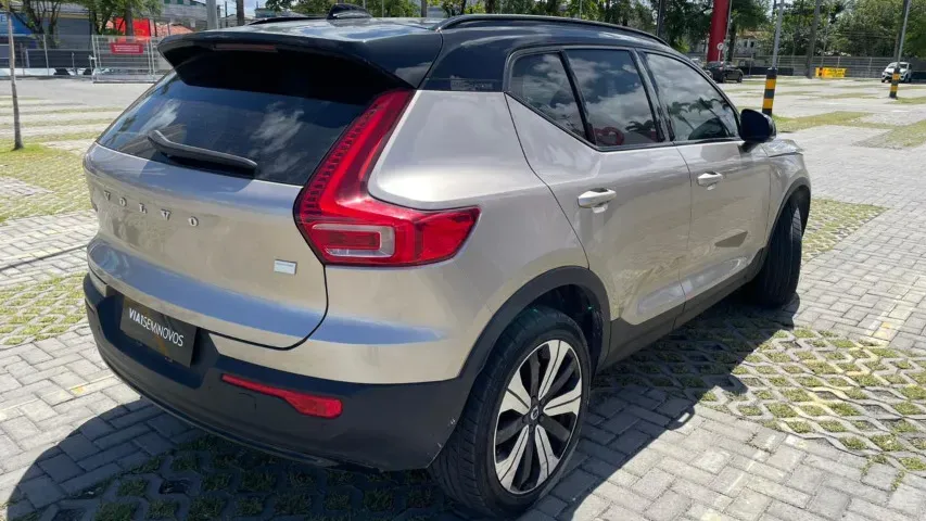 Volvo XC40 Recharge - Imagem 4