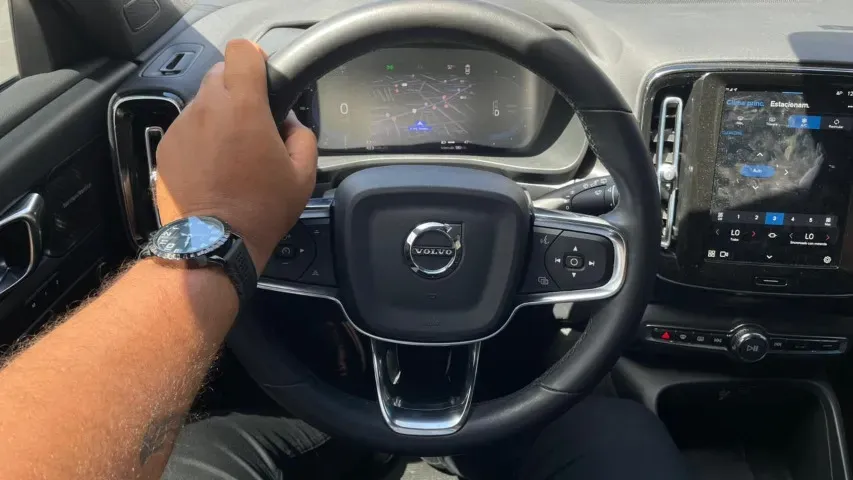 Volvo XC40 Recharge - Imagem 8