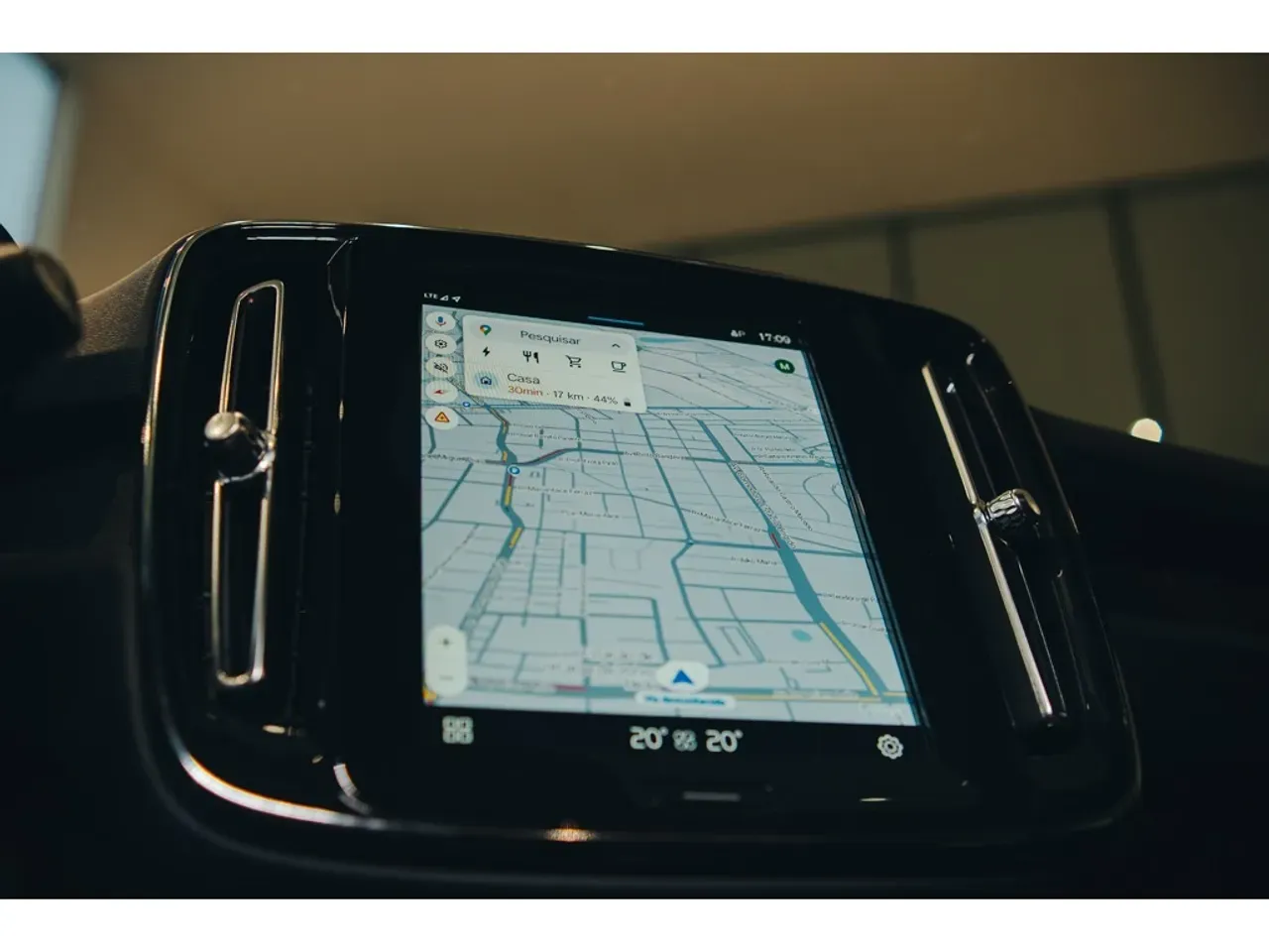 Volvo XC40 Recharge - Imagem 10