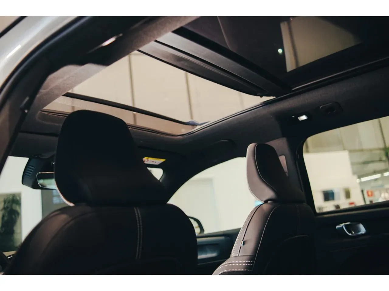 Volvo XC40 Recharge - Imagem 12