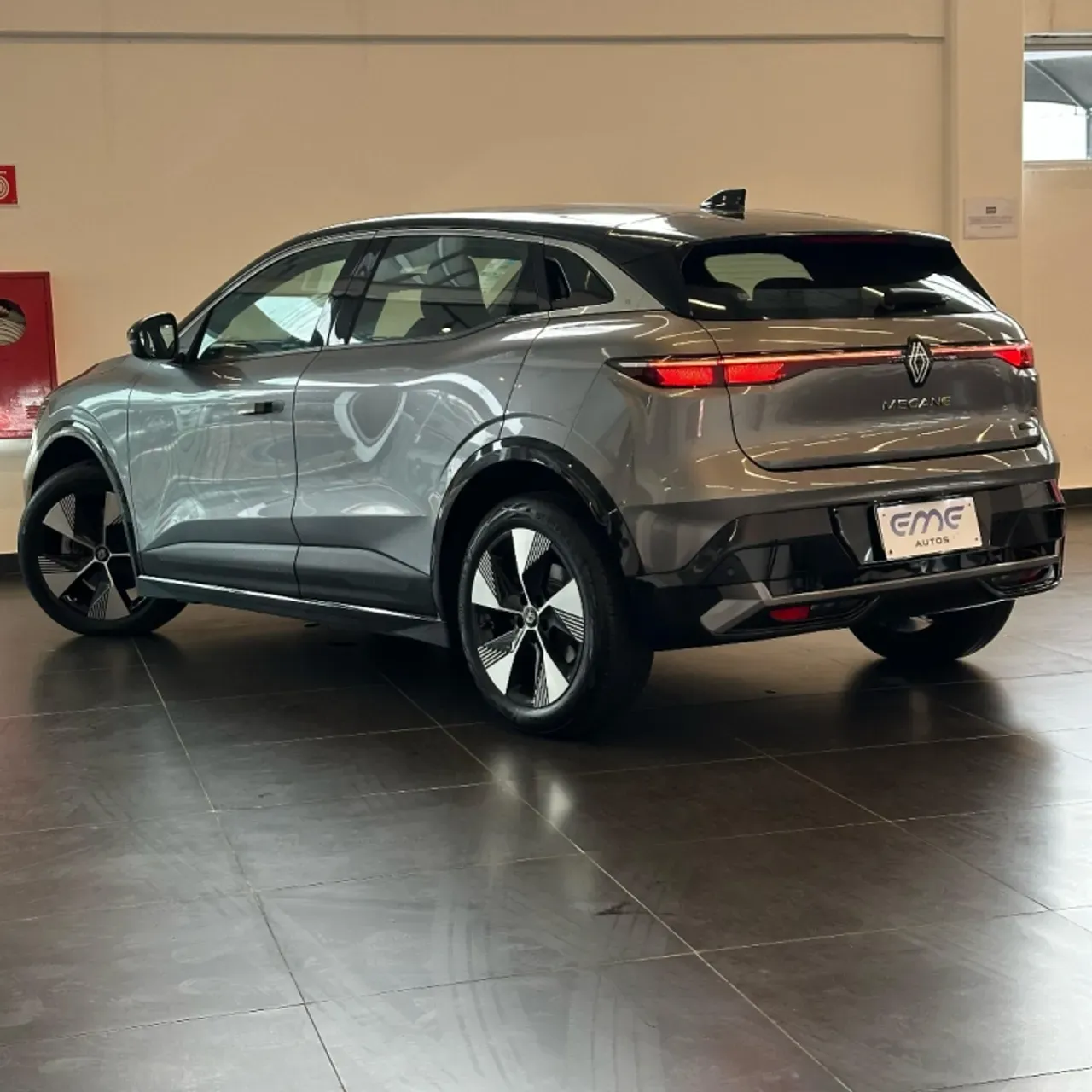 Renault Megane E-tech Electric - Imagem 8