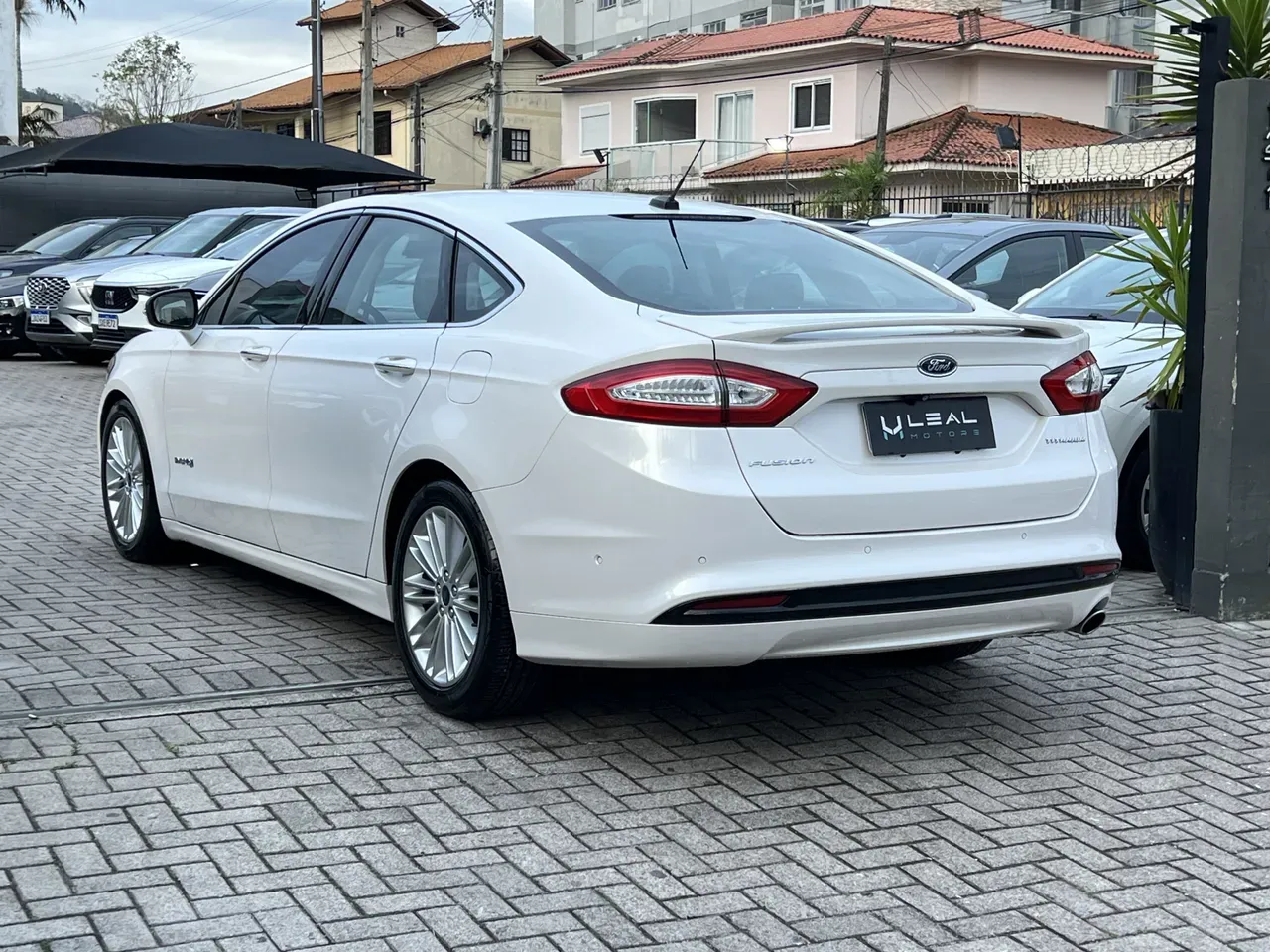 Ford Fusion Plug-in Hybrid - Imagem 4
