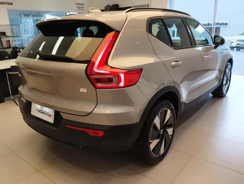 Volvo XC40 Recharge - Imagem 11