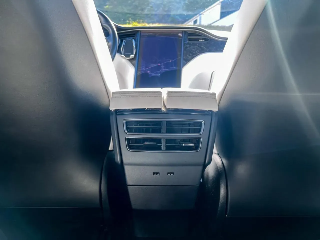 Tesla Model X - Imagem 17