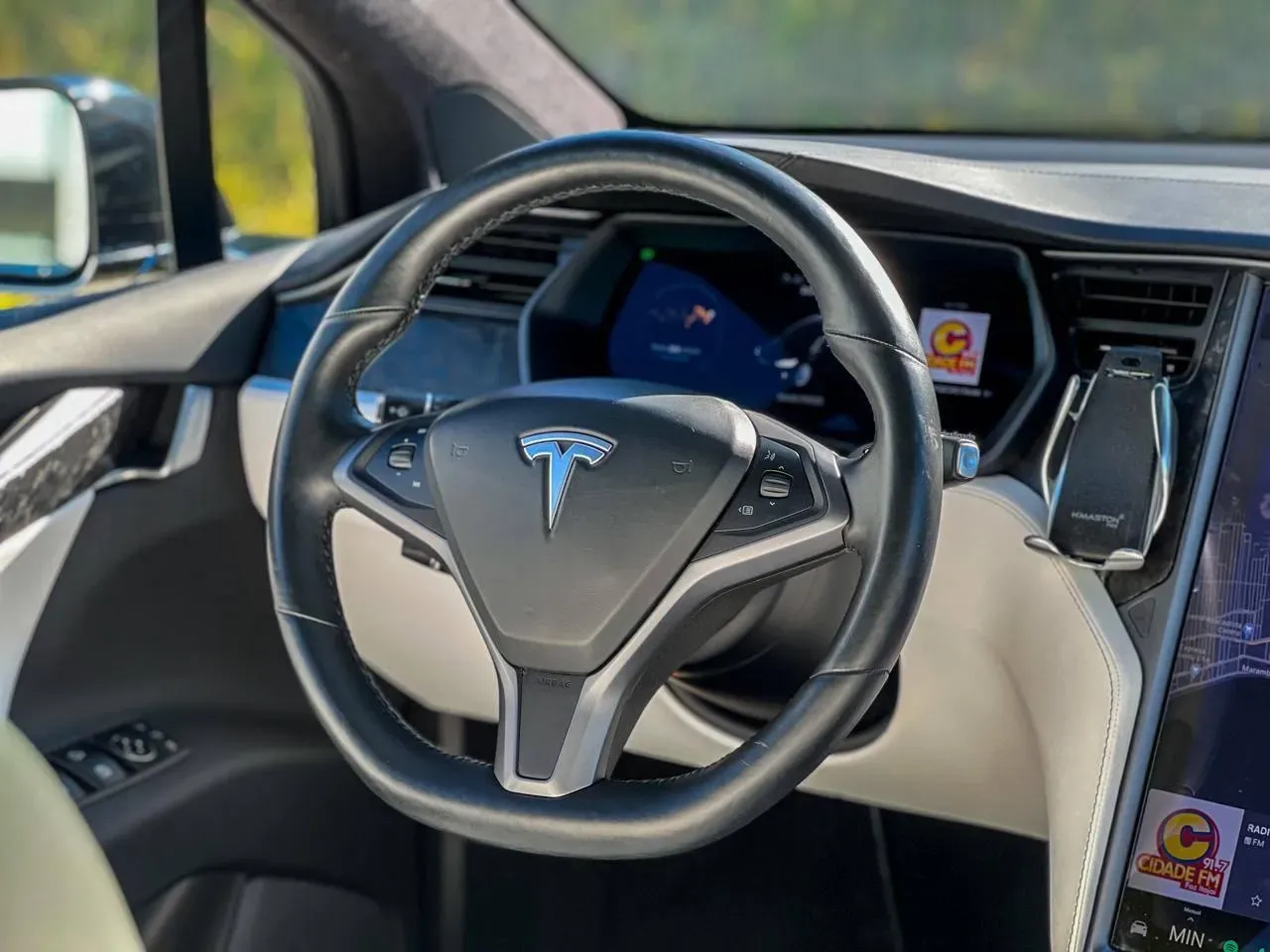 Tesla Model X - Imagem 20