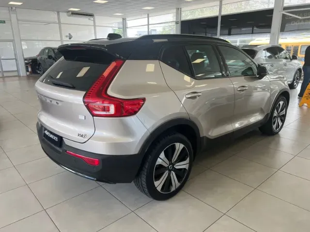 Volvo XC40 Recharge - Imagem 4
