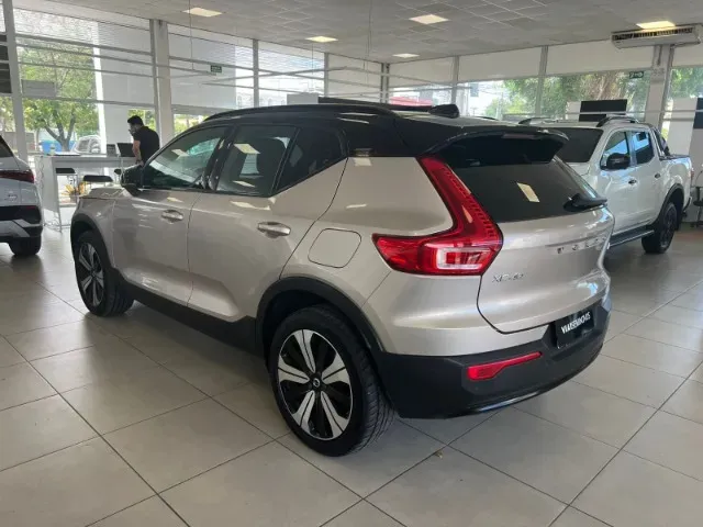 Volvo XC40 Recharge - Imagem 6