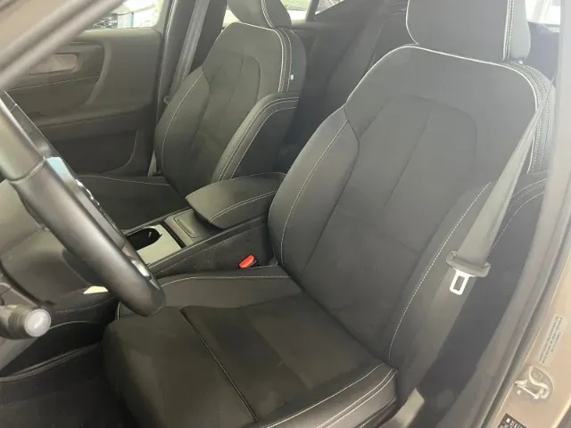 Volvo XC40 Recharge - Imagem 13