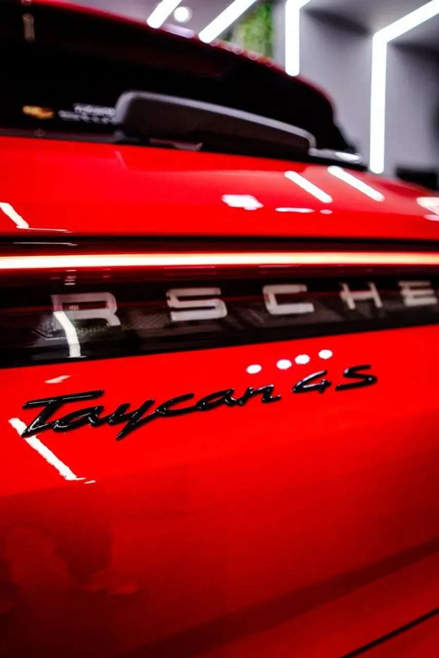 Porsche Taycan - Imagem 12