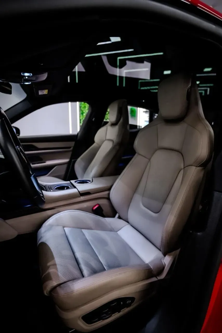 Porsche Taycan - Imagem 13