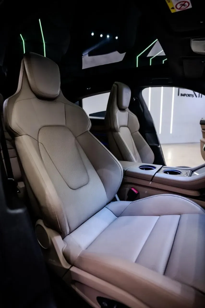 Porsche Taycan - Imagem 16