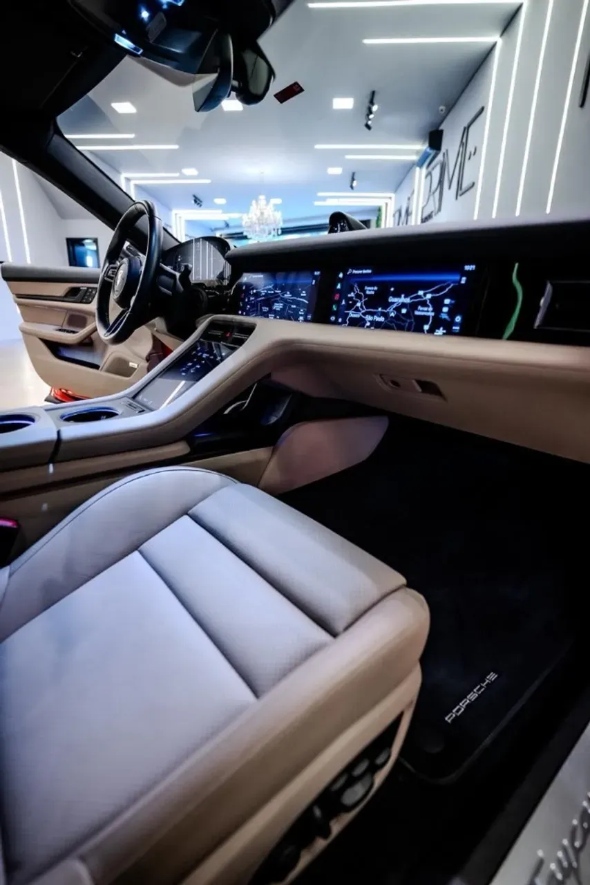 Porsche Taycan - Imagem 17