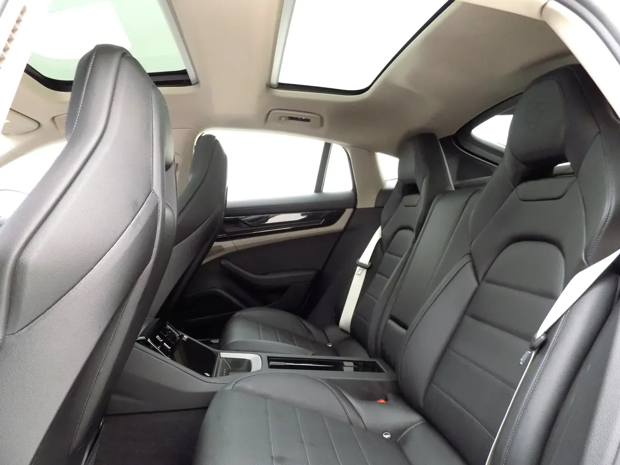 Porsche Panamera 4 E-hybrid - Imagem 17