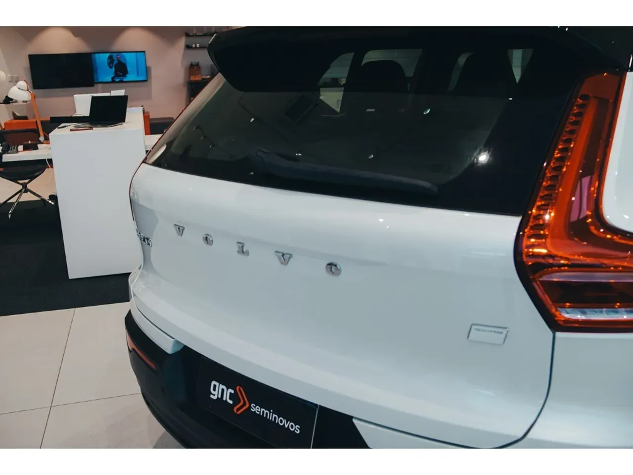 Volvo XC40 Recharge - Imagem 6