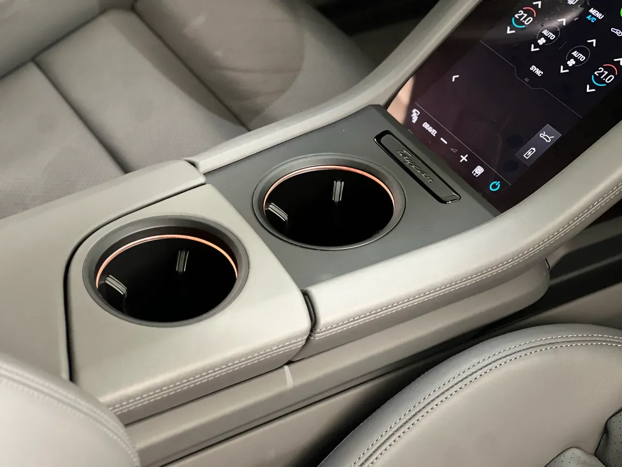 Porsche Taycan - Imagem 12