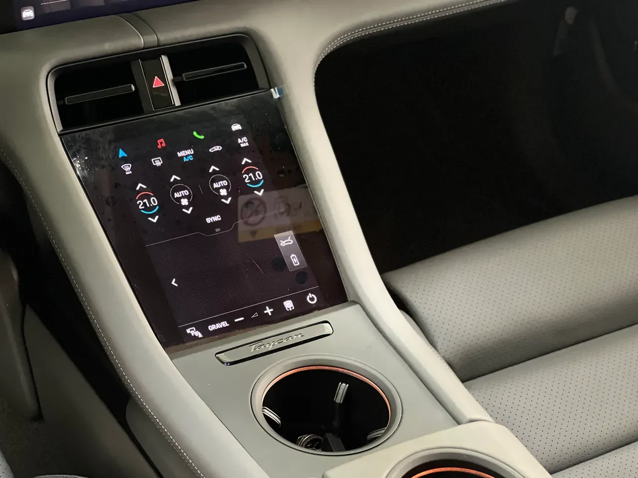 Porsche Taycan - Imagem 13