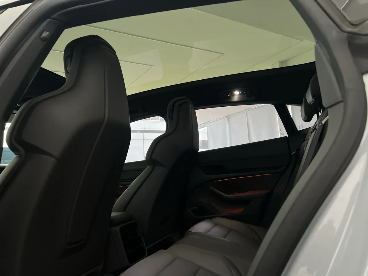 Porsche Taycan - Imagem 18