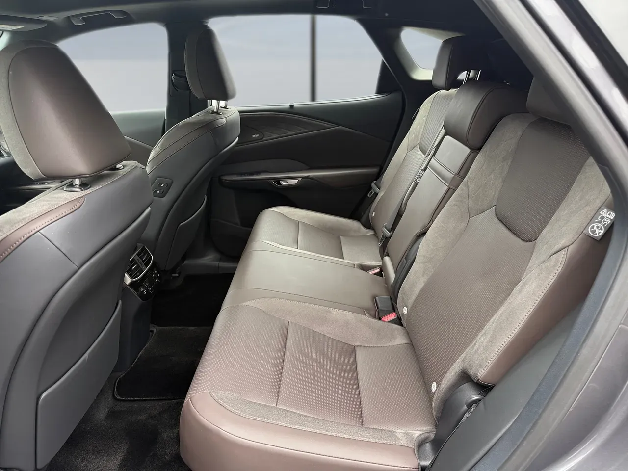 Lexus Nx 450h+ - Imagem 11