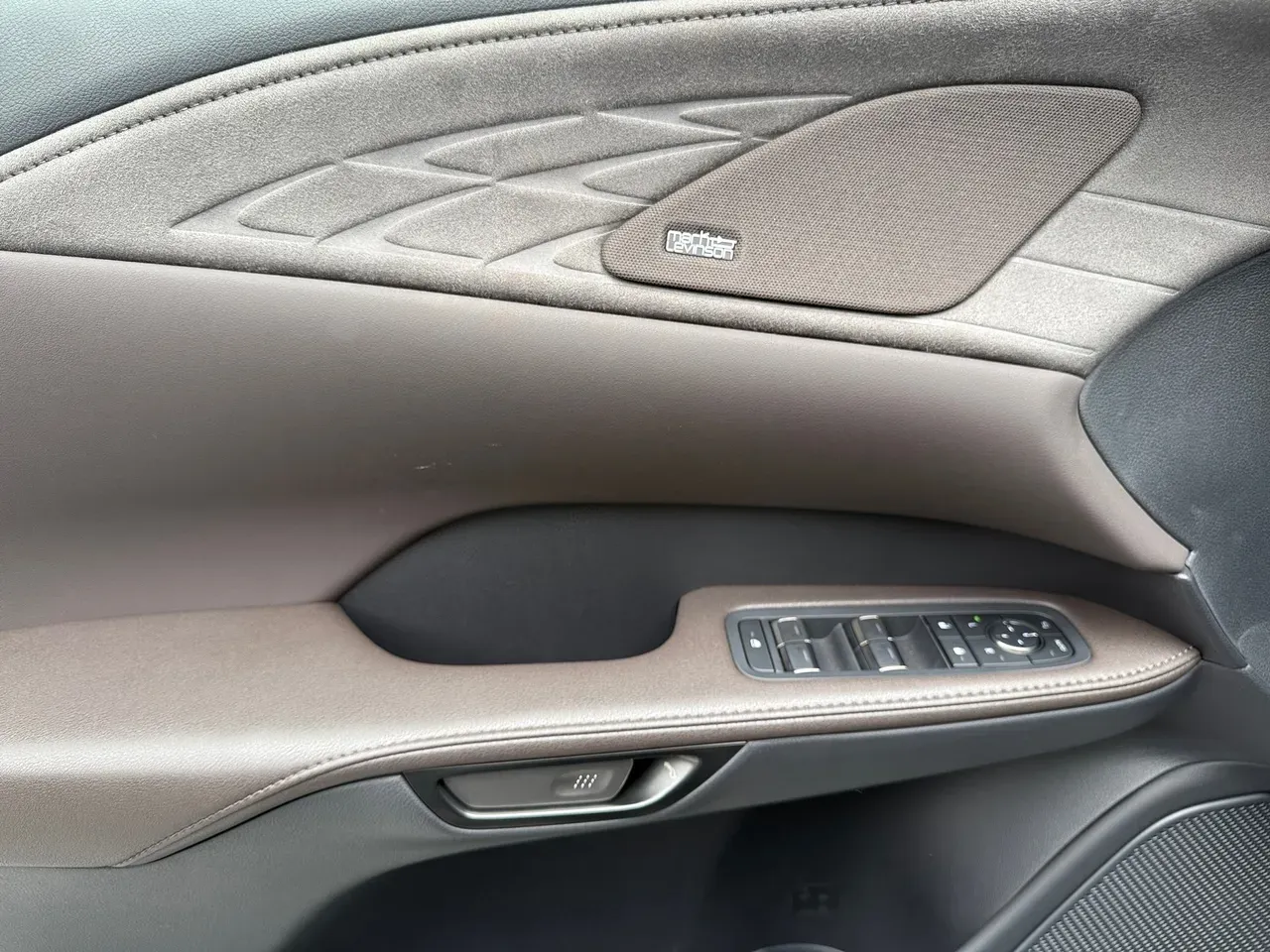 Lexus Nx 450h+ - Imagem 18