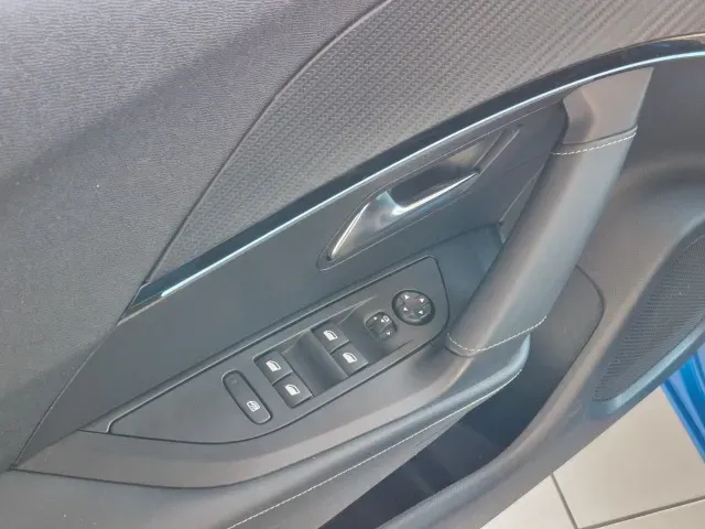 Peugeot E-2008 - Imagem 9
