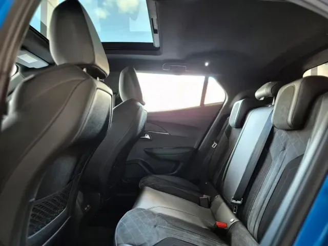 Peugeot E-2008 - Imagem 11