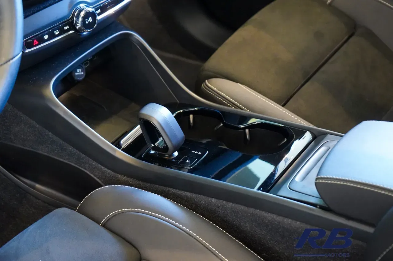 Volvo XC40 Recharge - Imagem 4