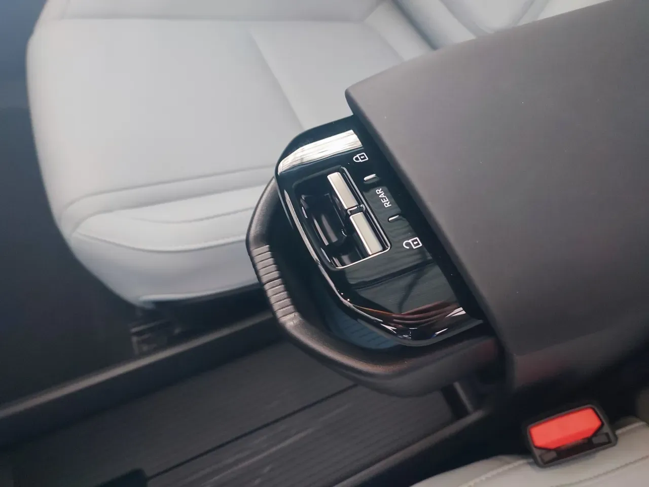 Volvo EX30 - Imagem 16