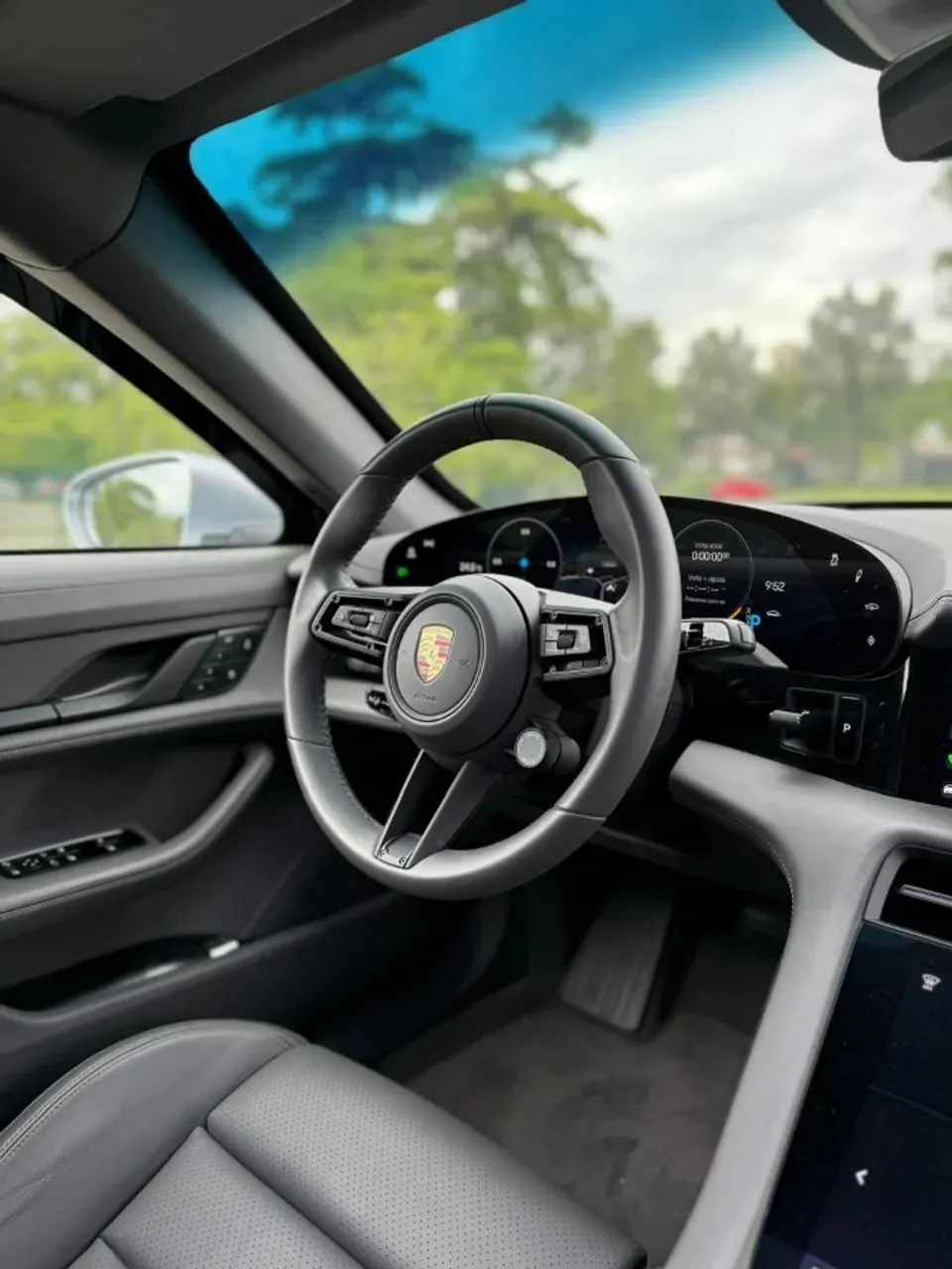 Porsche Taycan - Imagem 16