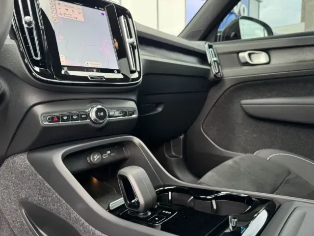 Volvo EX40 - Imagem 12