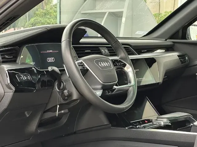 Audi E-tron S - Imagem 8