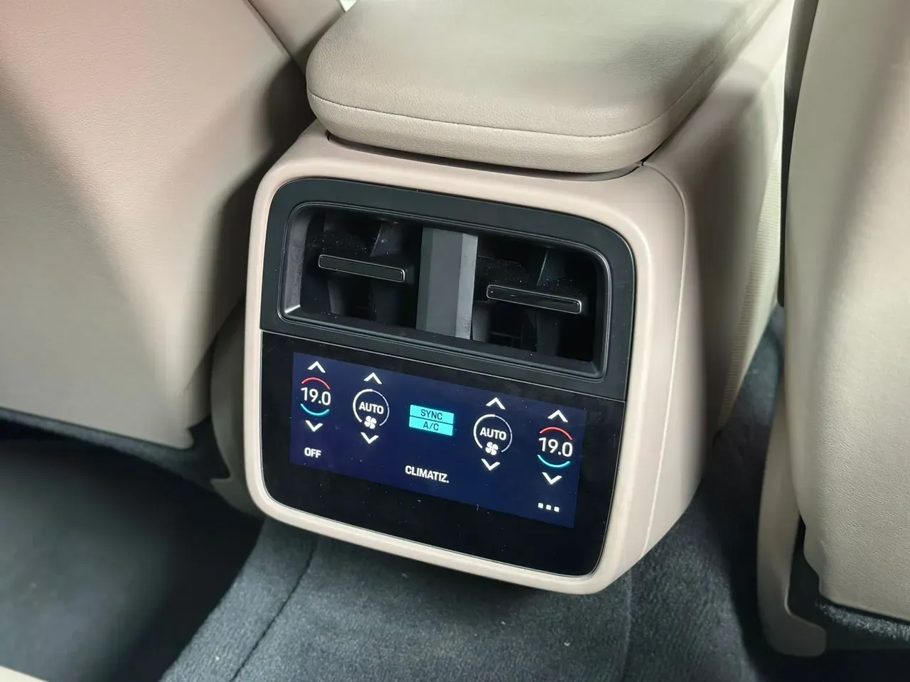 Porsche Taycan - Imagem 11