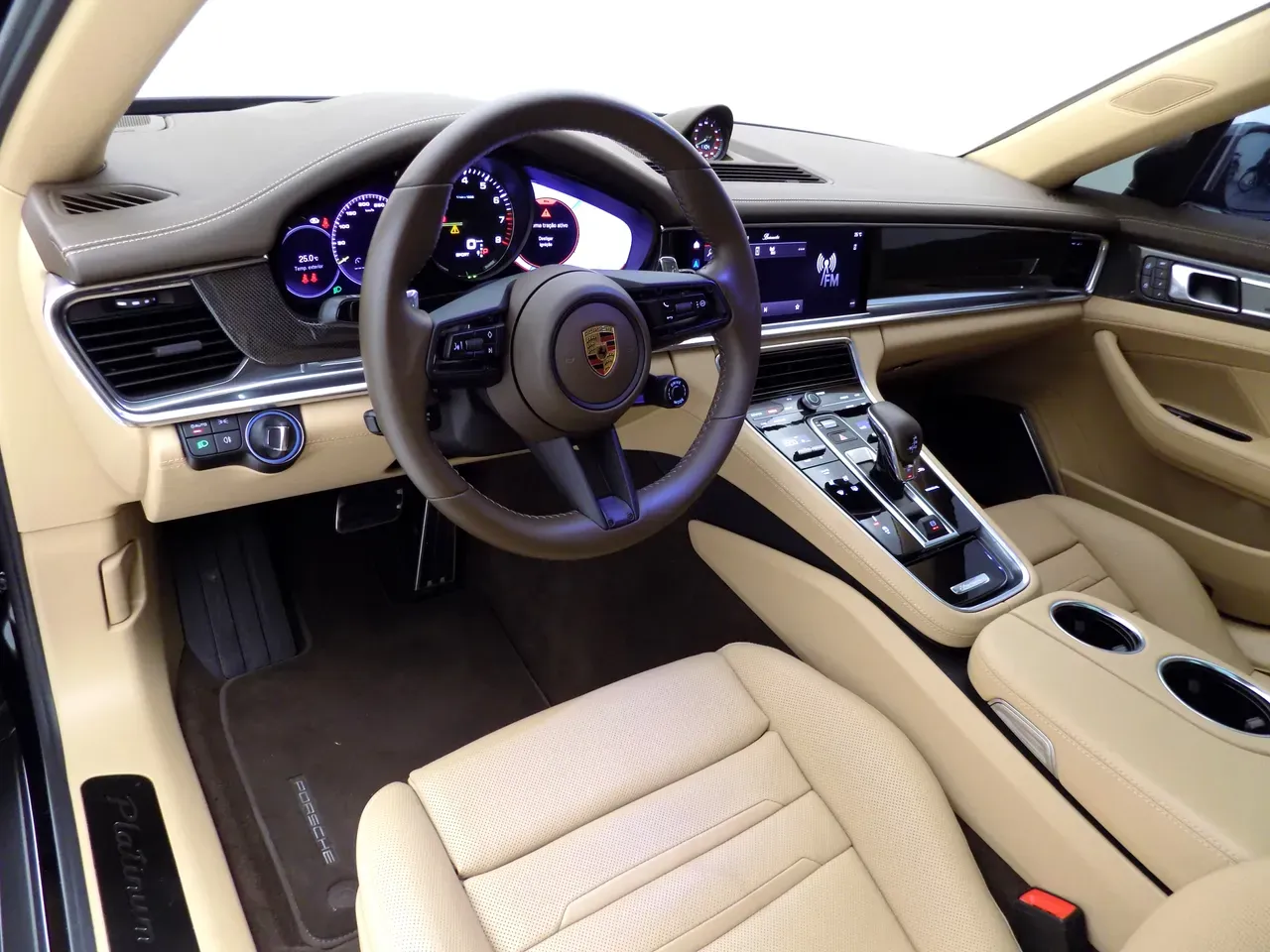 Porsche Panamera 4 E-hybrid - Imagem 12