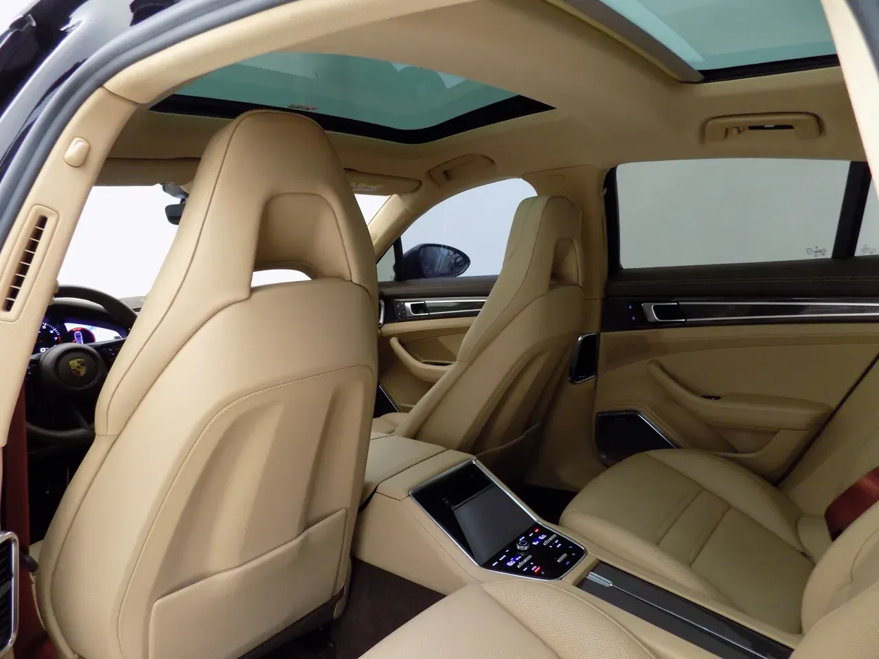 Porsche Panamera 4 E-hybrid - Imagem 16