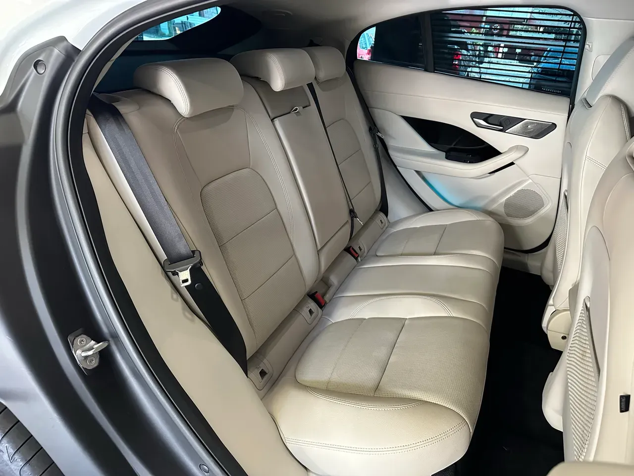 Jaguar I-pace - Imagem 12