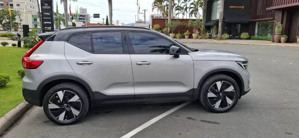 Volvo XC40 Recharge - Imagem 6